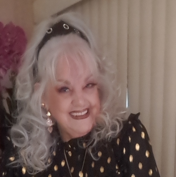 Meet your Posher, Kari - Picture 3 of 3